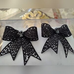 Halloween skull bow barretts a pair